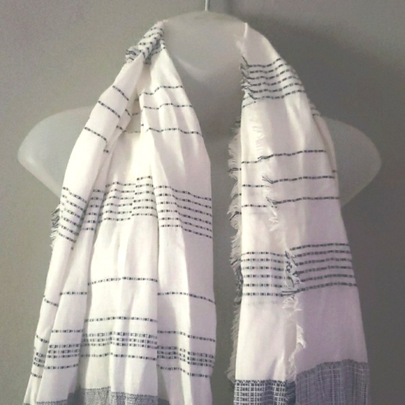 Banana Republic Textured Cotton Linen Striped Scarf White Navy Fringe Edges NWOT - Picture 7 of 15